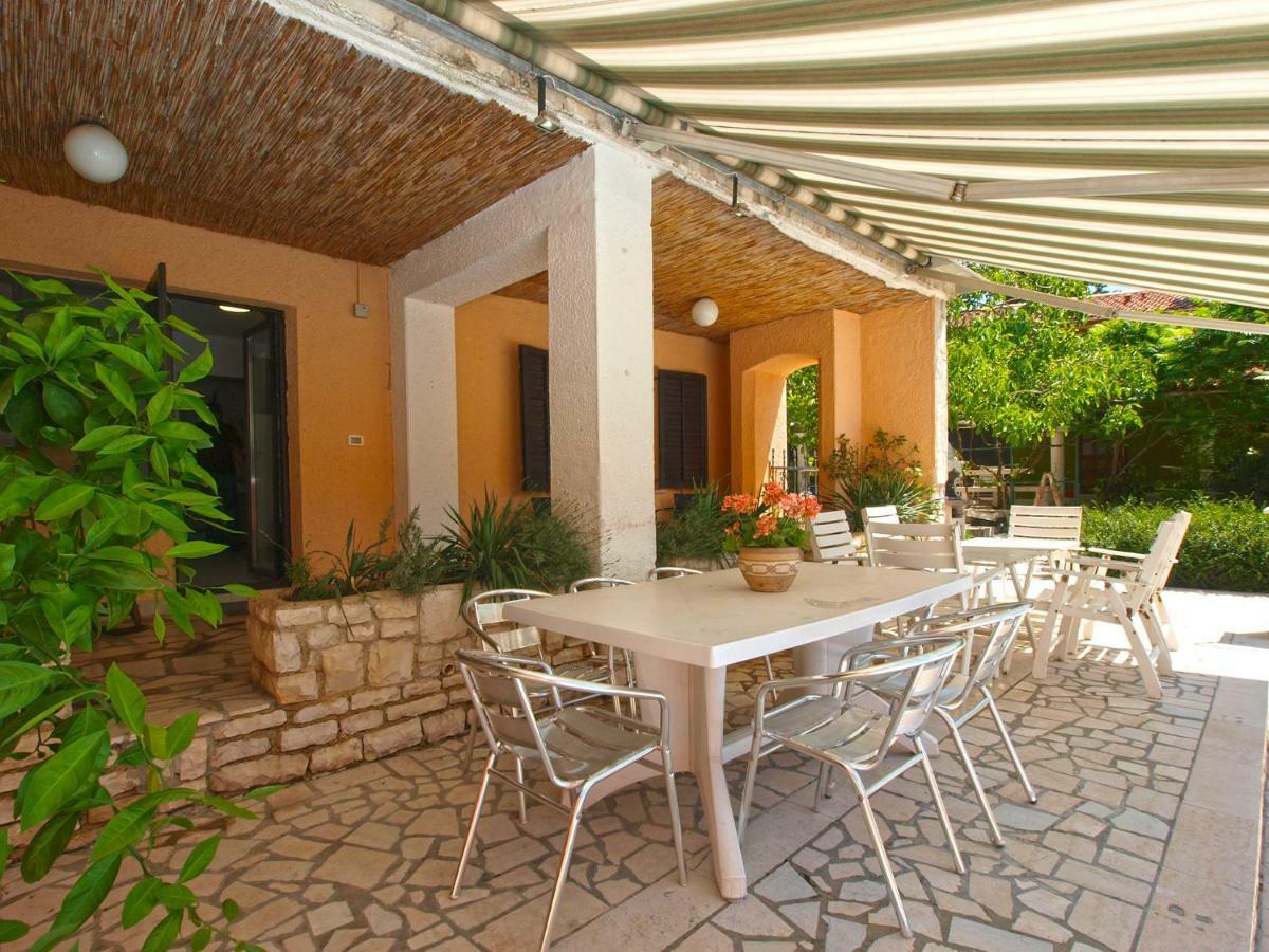 House Puntizela With Pool 747 Holiday home Pula